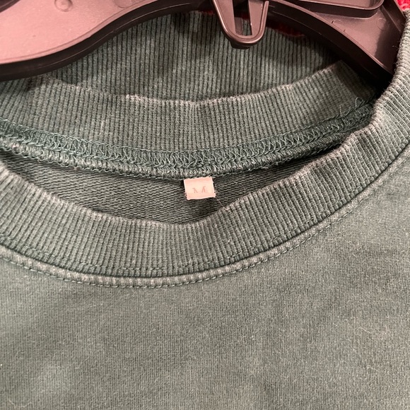 Green Be Kind Sweater 🐝💚 - Picture 3 of 4